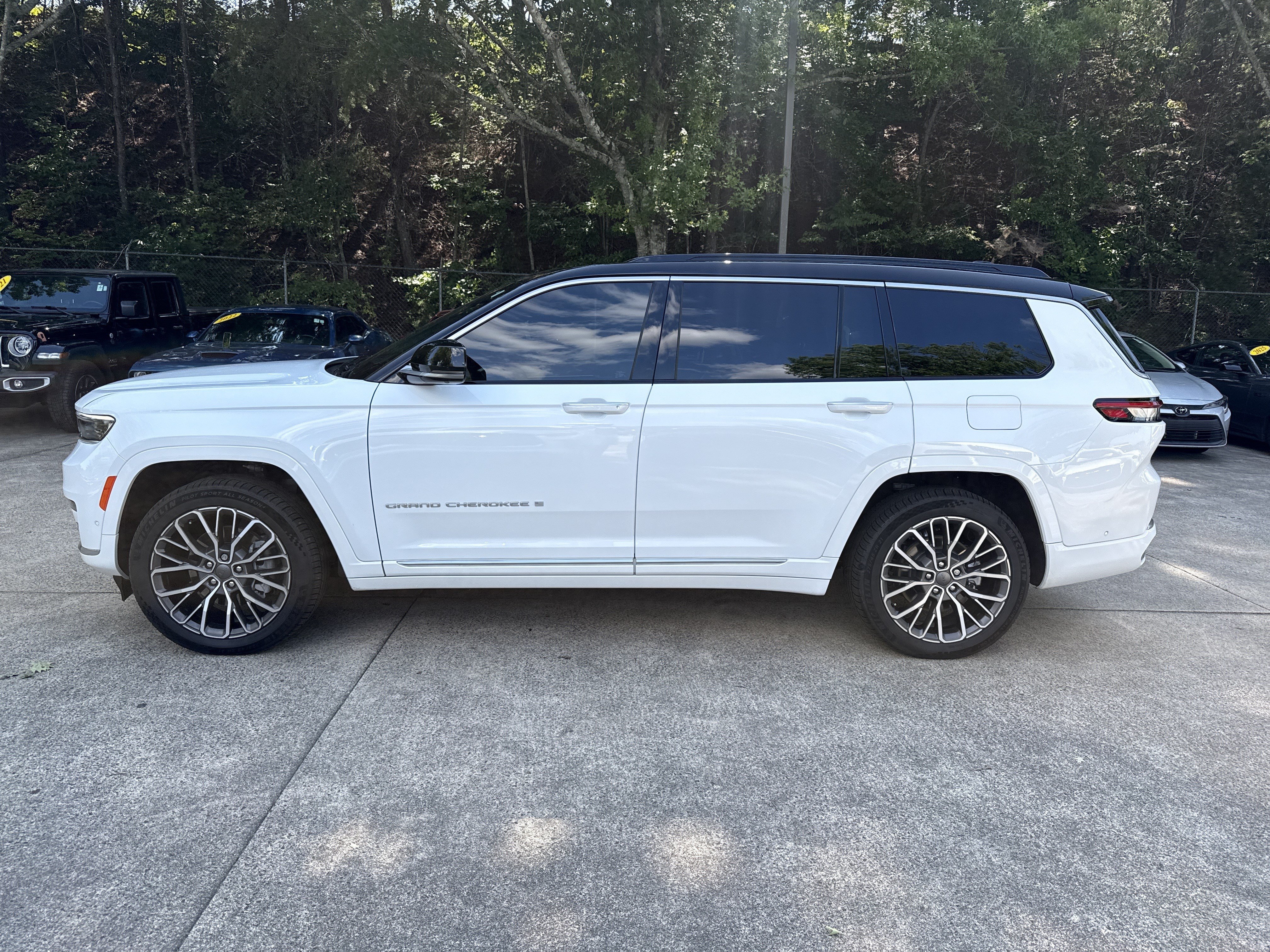 Used 2024 Bright White Clearcoat Jeep Summit Reserve image 4