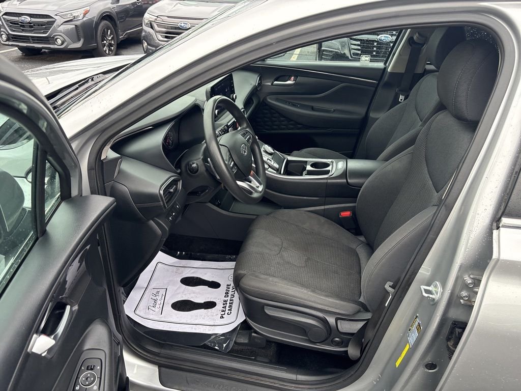 Used 2021 Silver Hyundai SE image 9