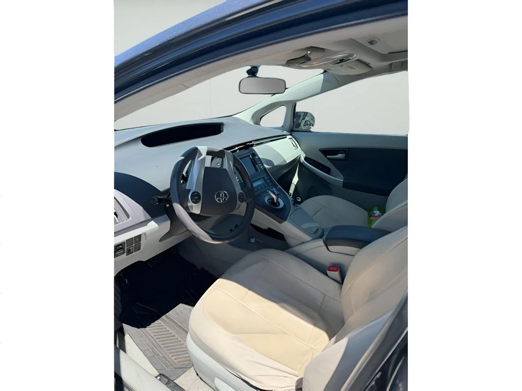 Used 2010 Winter Gray Metallic Toyota III image 6