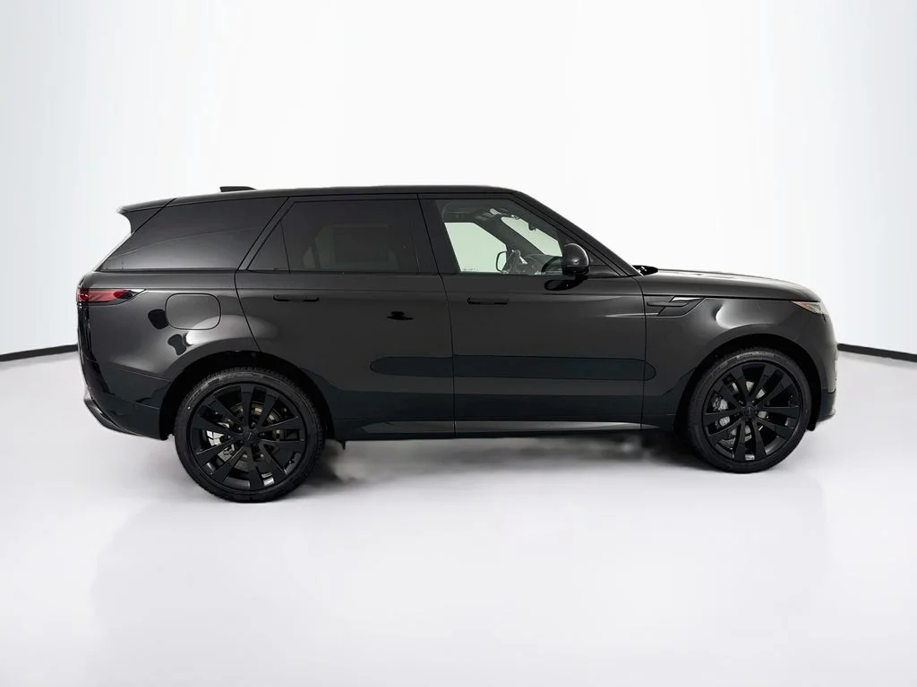 New 2027 Santorini Black Land Rover Dynamic SE image 4