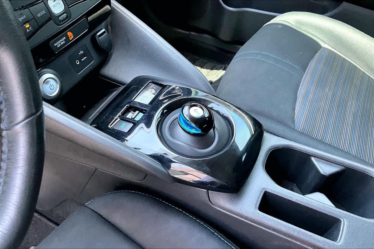Used 2019 Pearl White Tricoat Nissan SV image 16
