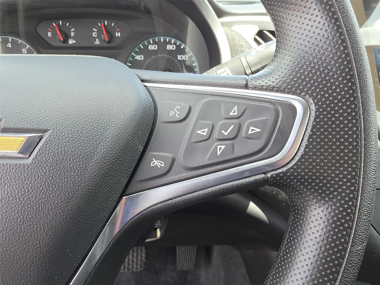Used 2024 Sterling Gray Metallic Chevrolet LT image 27