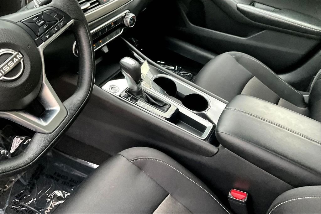 Used 2024 Super Black Clearcoat Nissan 2.5 SV image 16