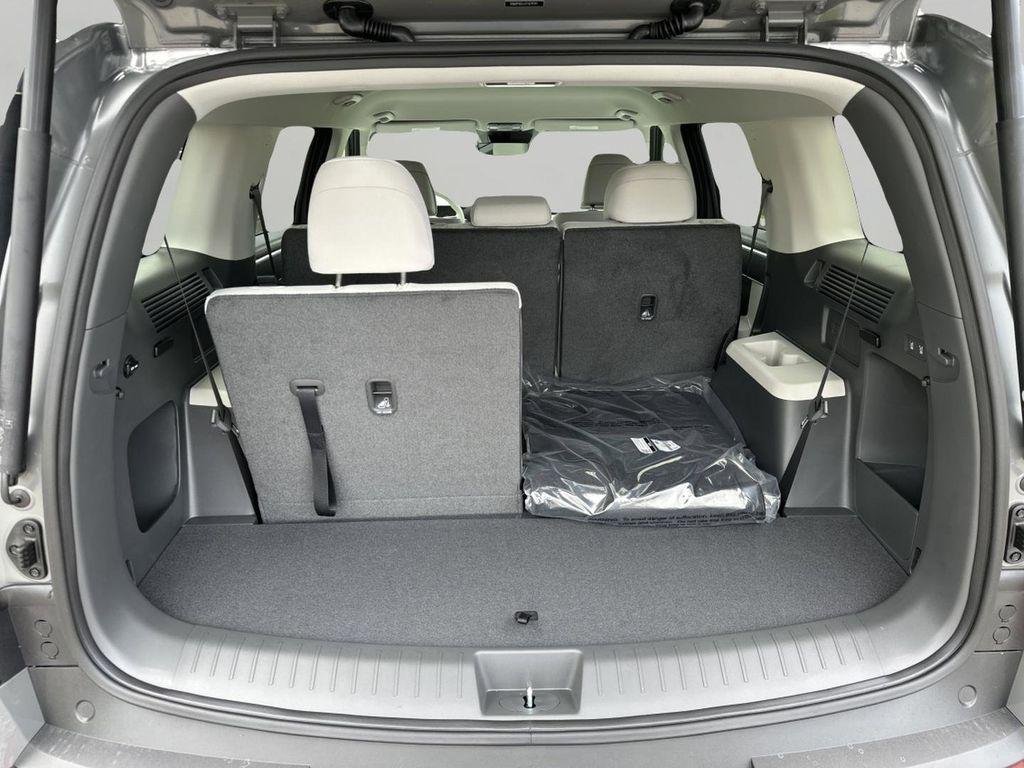 New 2026 Hampton Gray Hyundai SE FWD image 22