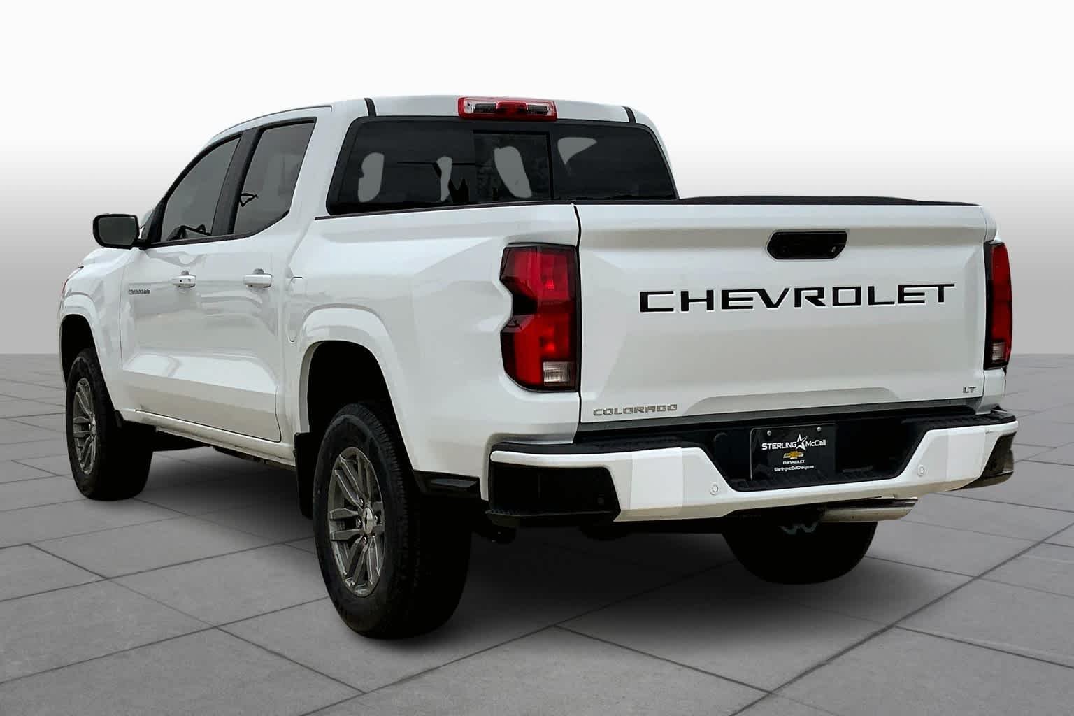 Used 2024 Summit White Chevrolet 2WD LT image 4