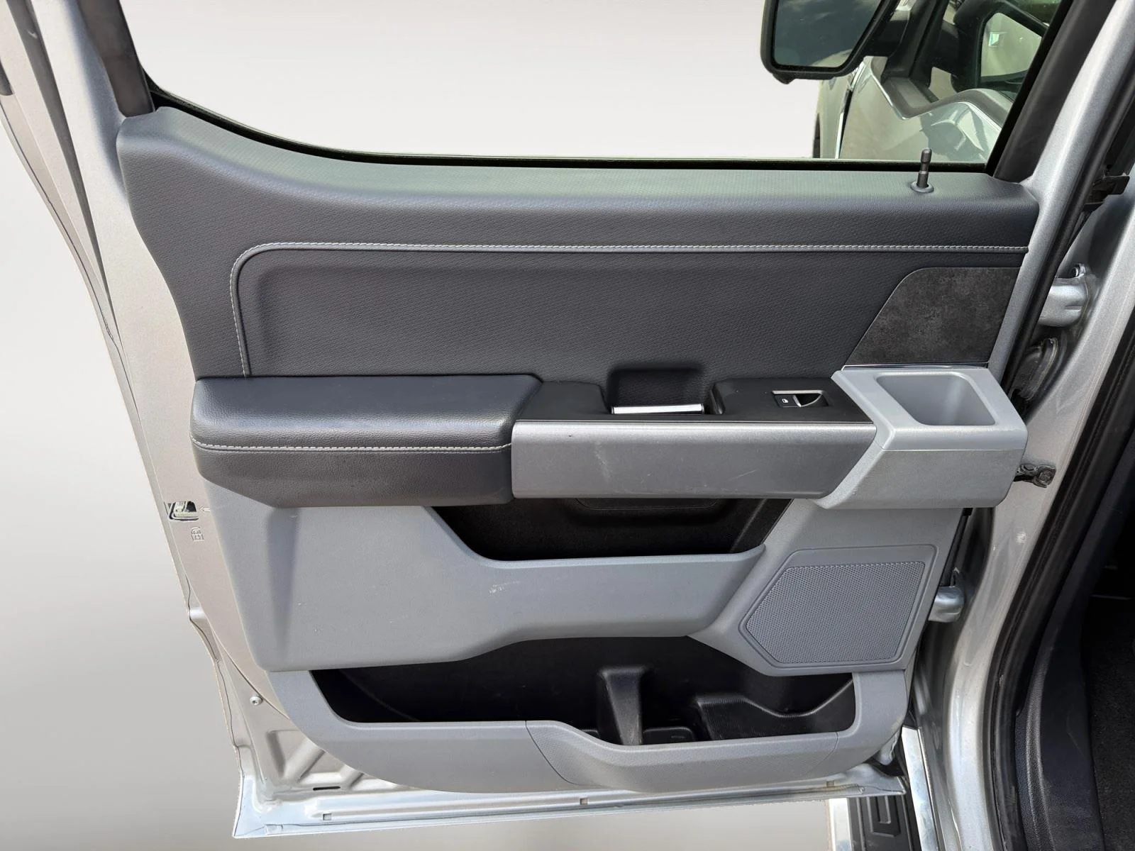 Used 2024 Iconic Silver Ford XLT image 18