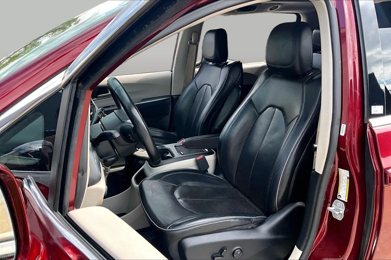 Used 2018 Velvet Red Pearlcoat Chrysler Limited image 8