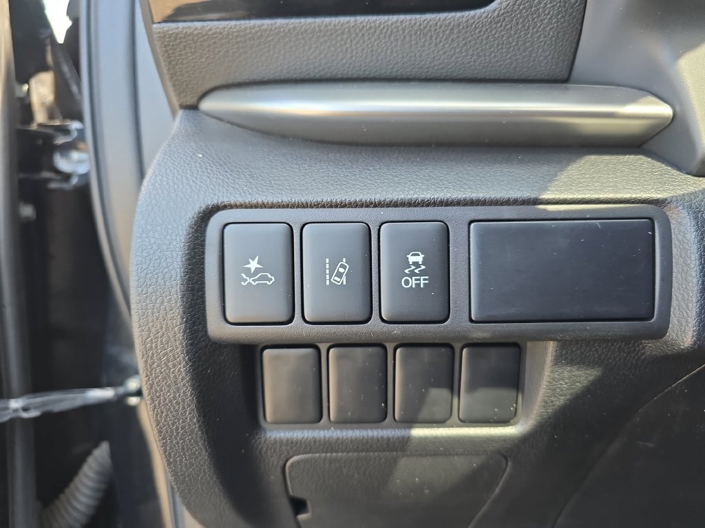 Used 2022 Black Mitsubishi SE image 27