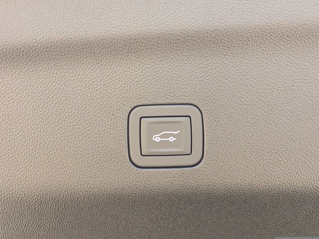 2026 Chevrolet Suburban High Country - Photo 14