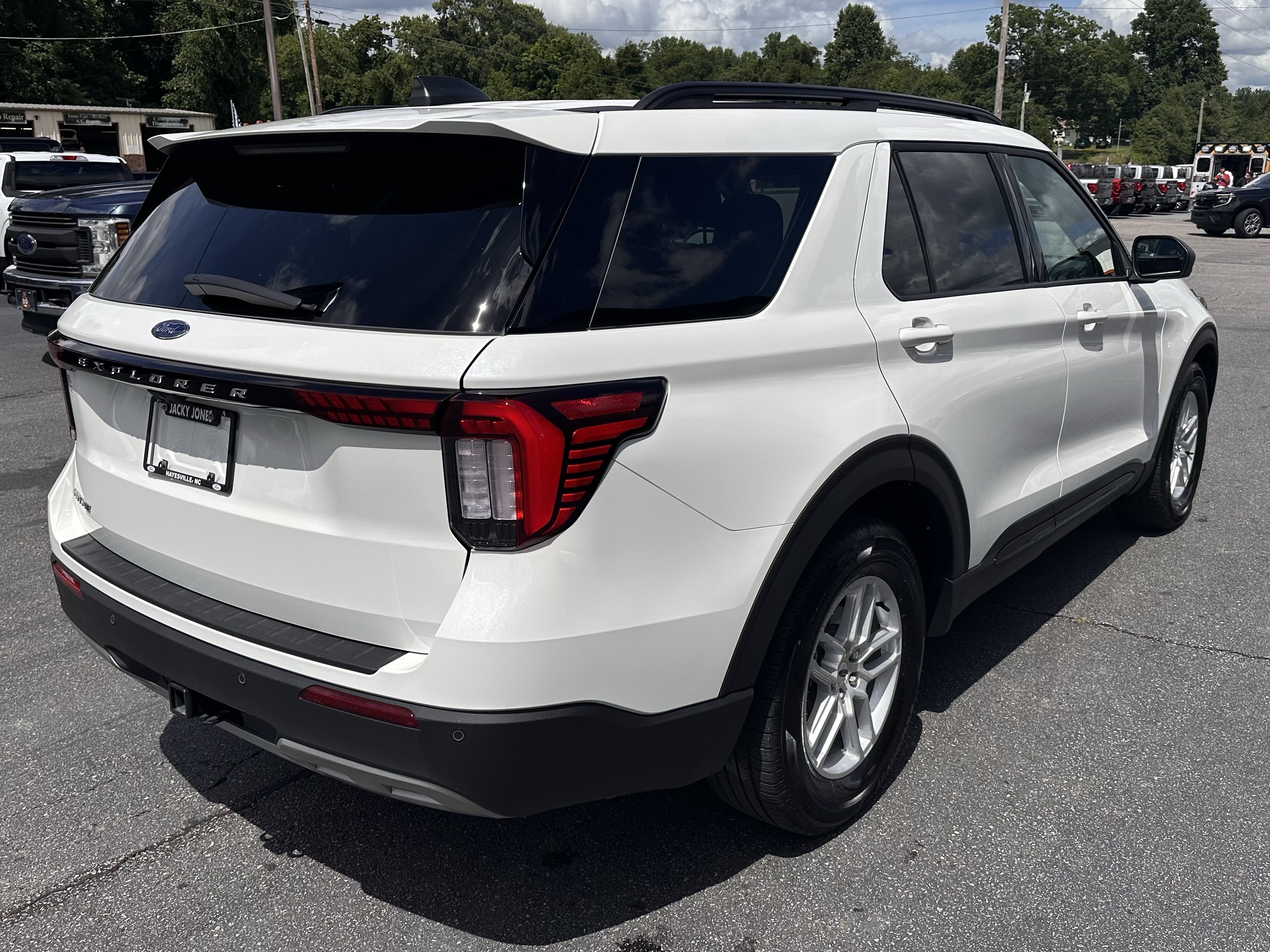 New 2026 Star White Metallic Tri-Coat Ford Active image 6