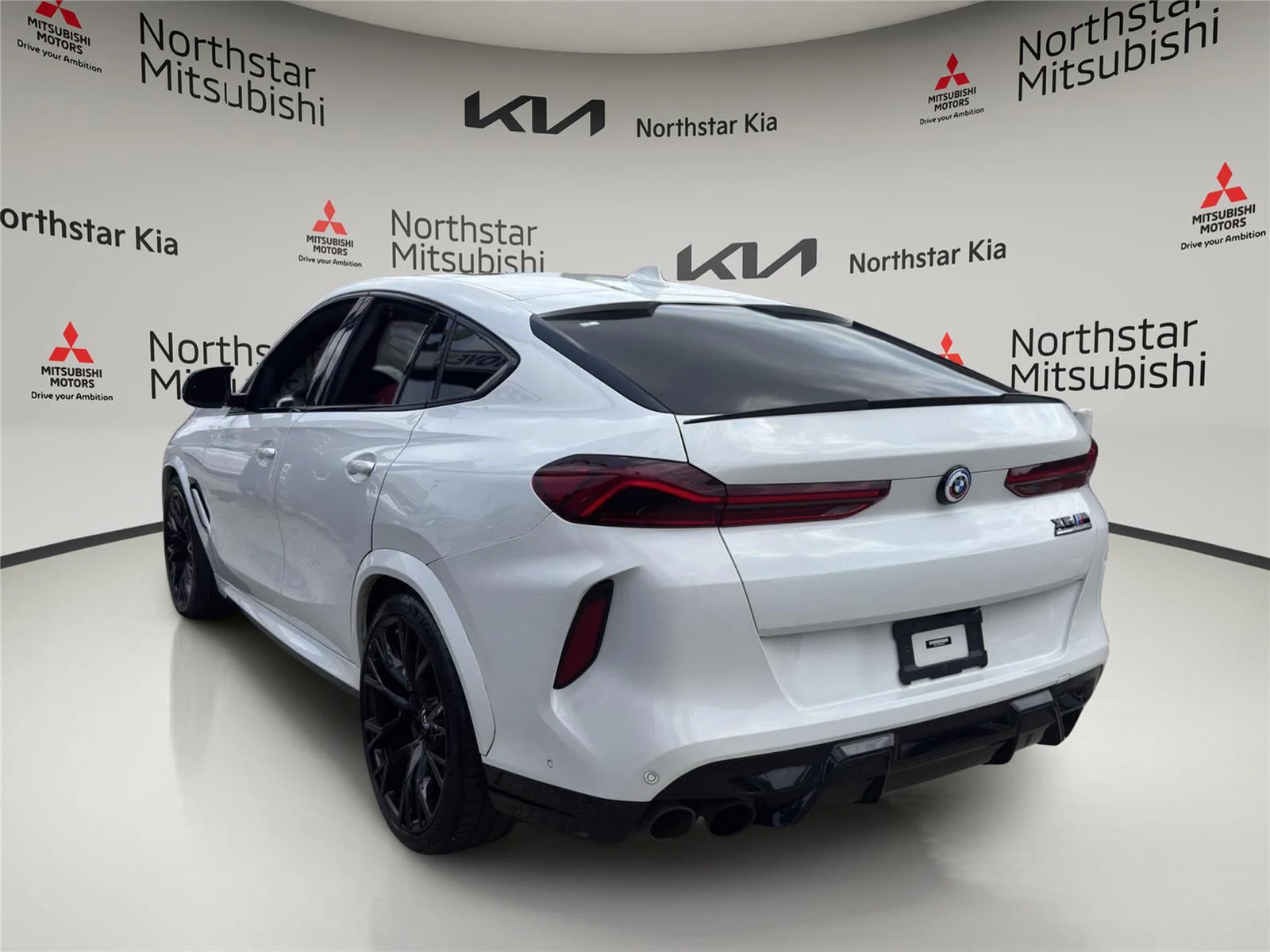 Used 2022 Alpine White BMW  image 2