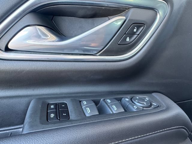 Used 2022 Summit White Chevrolet Z71 image 5