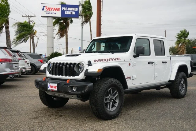 Used 2025 WHITE Jeep Mojave image 1