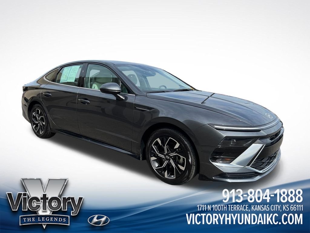 Used 2025 Gray Hyundai SEL image 7