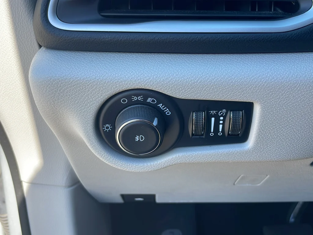Used 2024 Silver Chrysler Touring L image 28