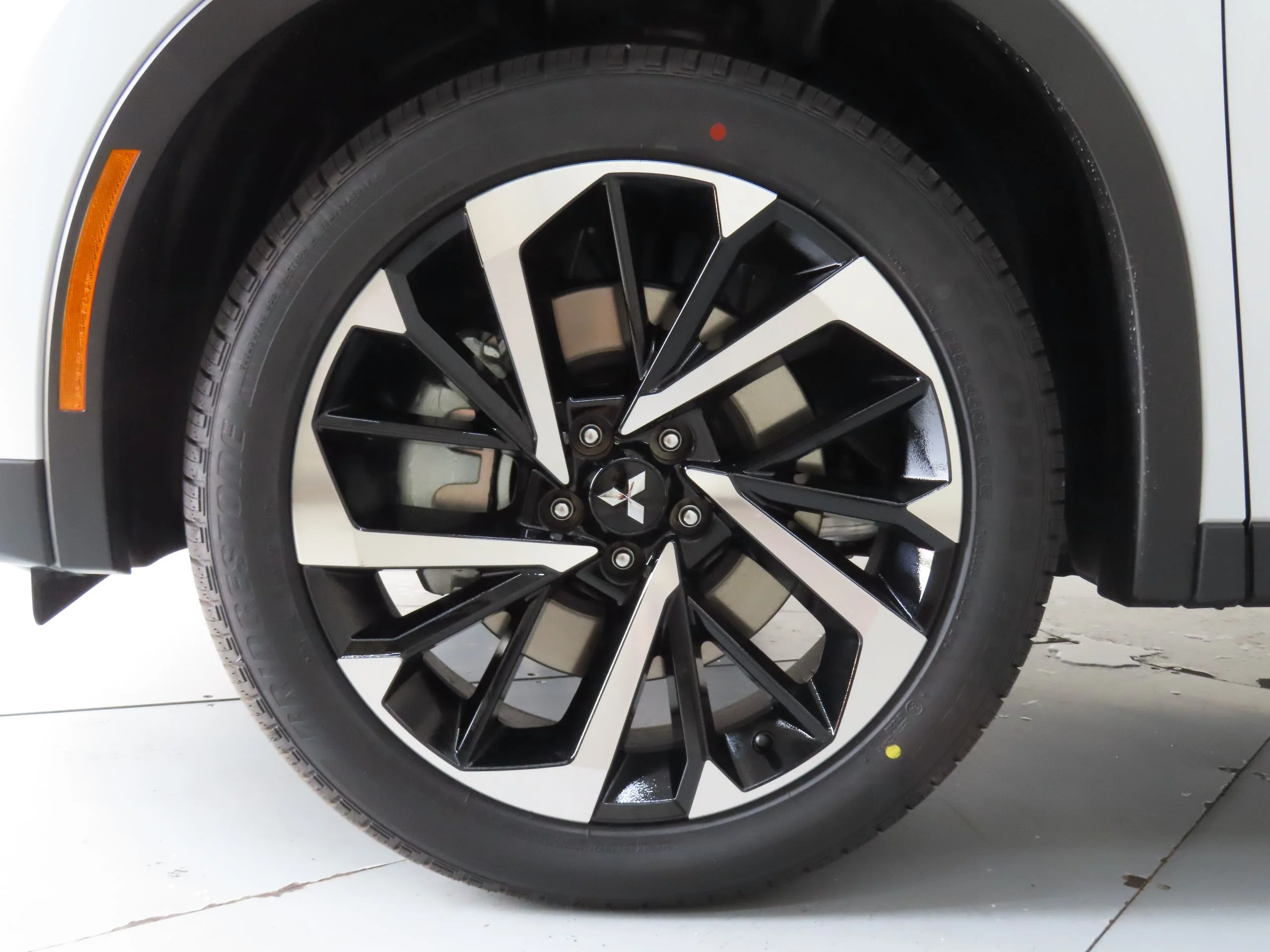 2025 Mitsubishi Outlander Plug-in Hybrid SE - Photo 26