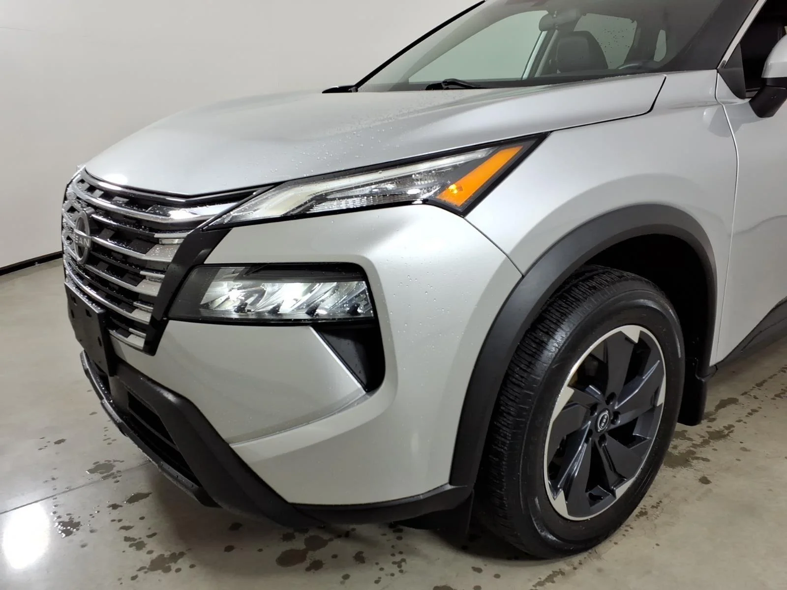 Used 2024 Brilliant Silver Metallic Nissan SV image 15