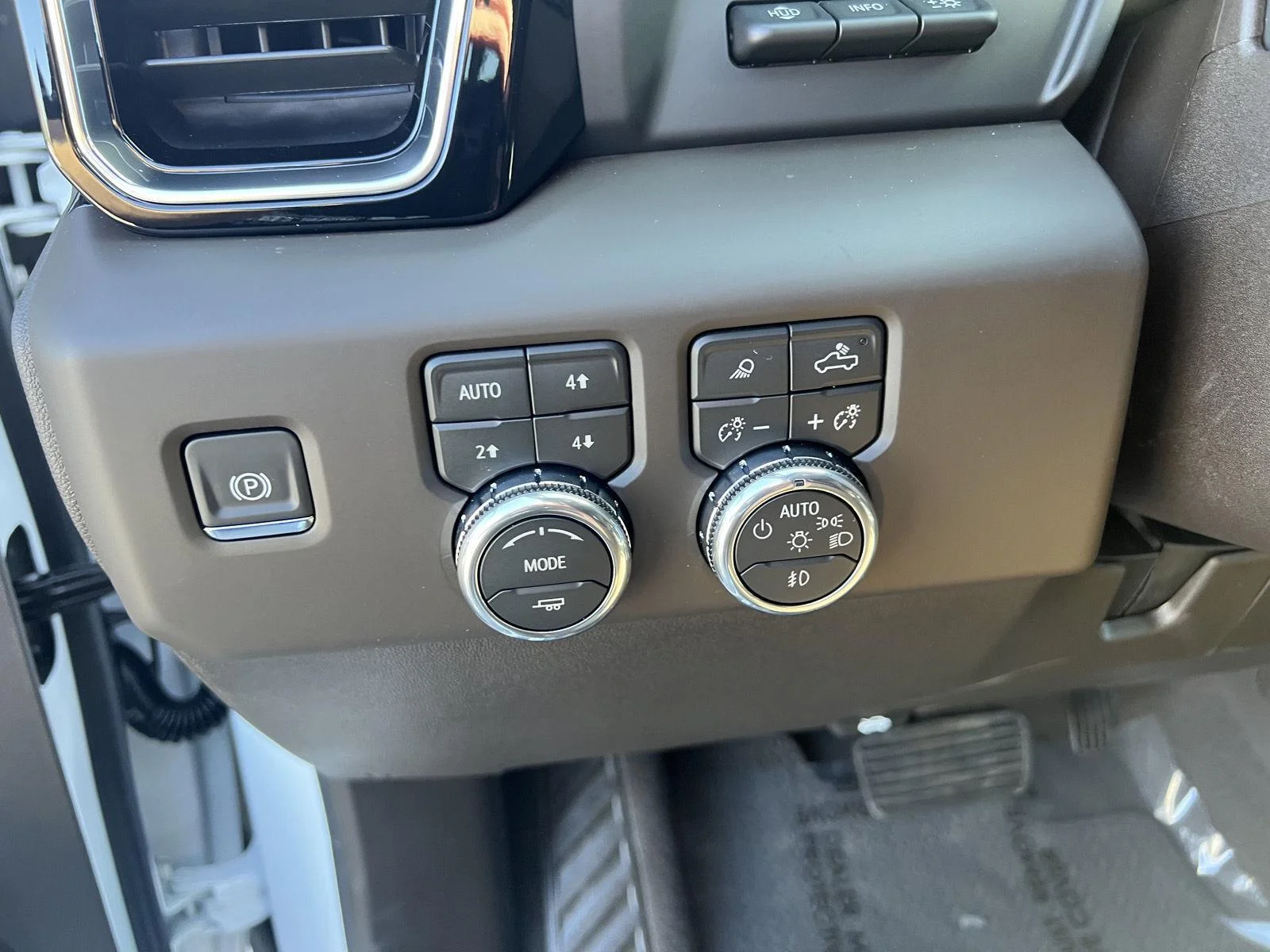 2026 GMC Sierra 3500HD Denali - Photo 18