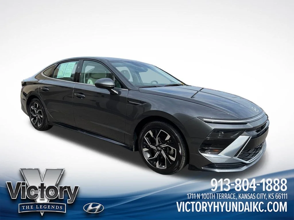 Used 2025 Gray Hyundai SEL image 7