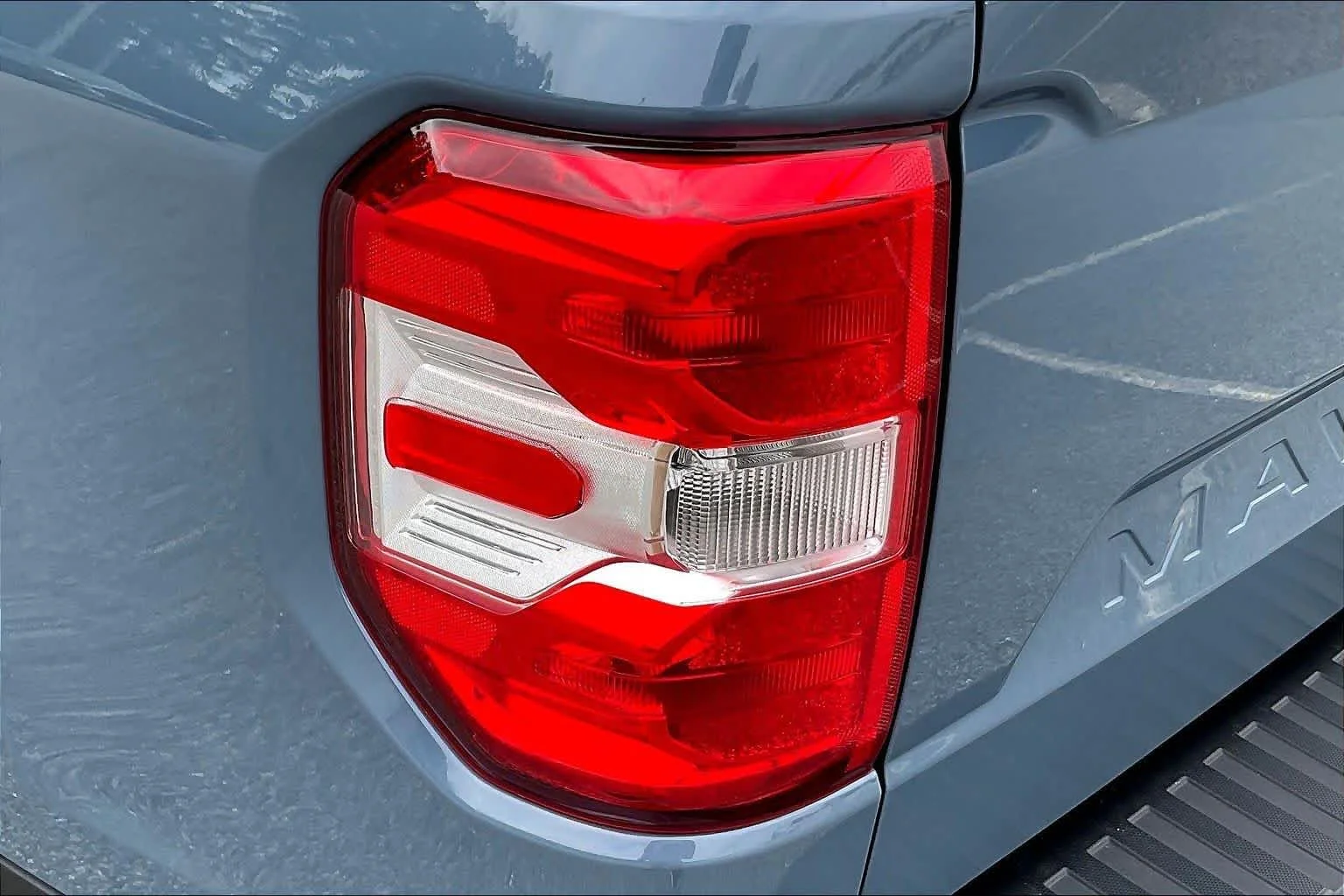 Used 2025 Azure Gray Metallic Tri-Coat Ford XLT image 28