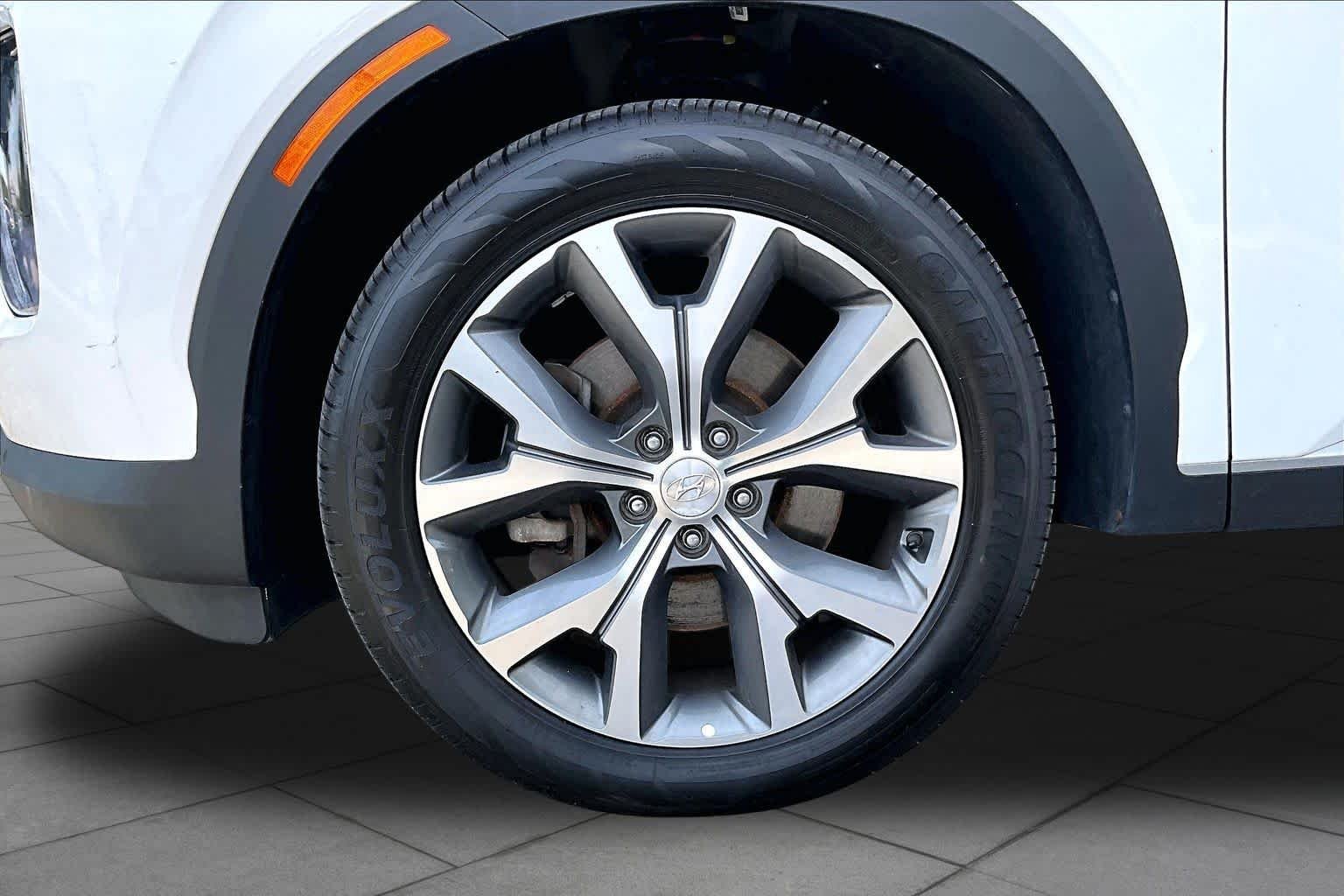 Used 2022 Hyper White Hyundai SEL image 11