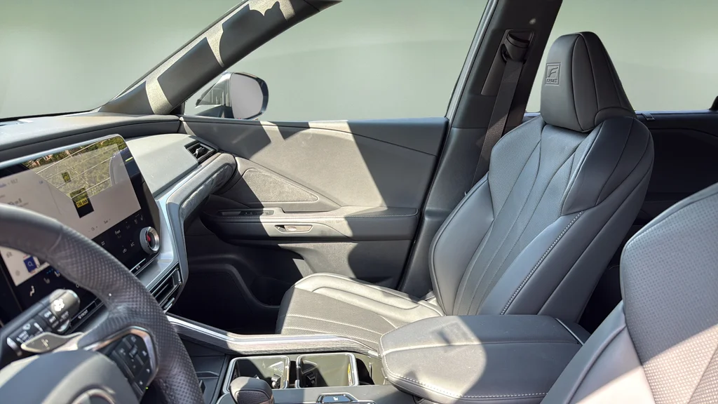 Used 2026  Lexus 500h F SPORT Performance Premium image 14