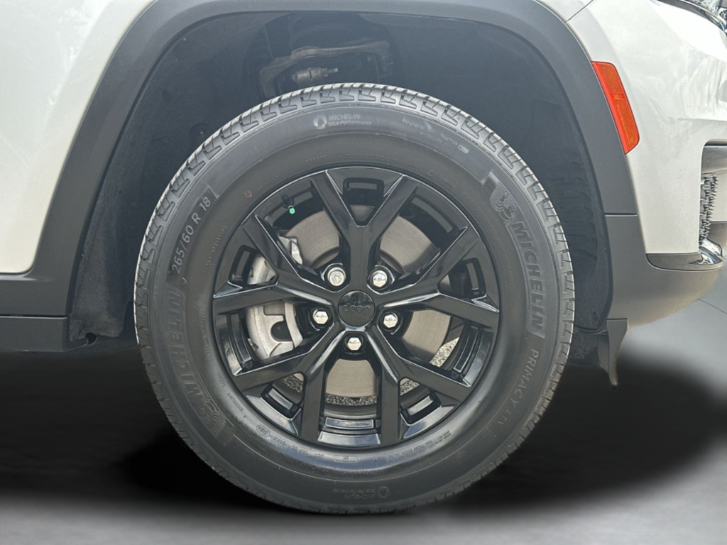 Used 2025 Silver Jeep Altitude X image 40