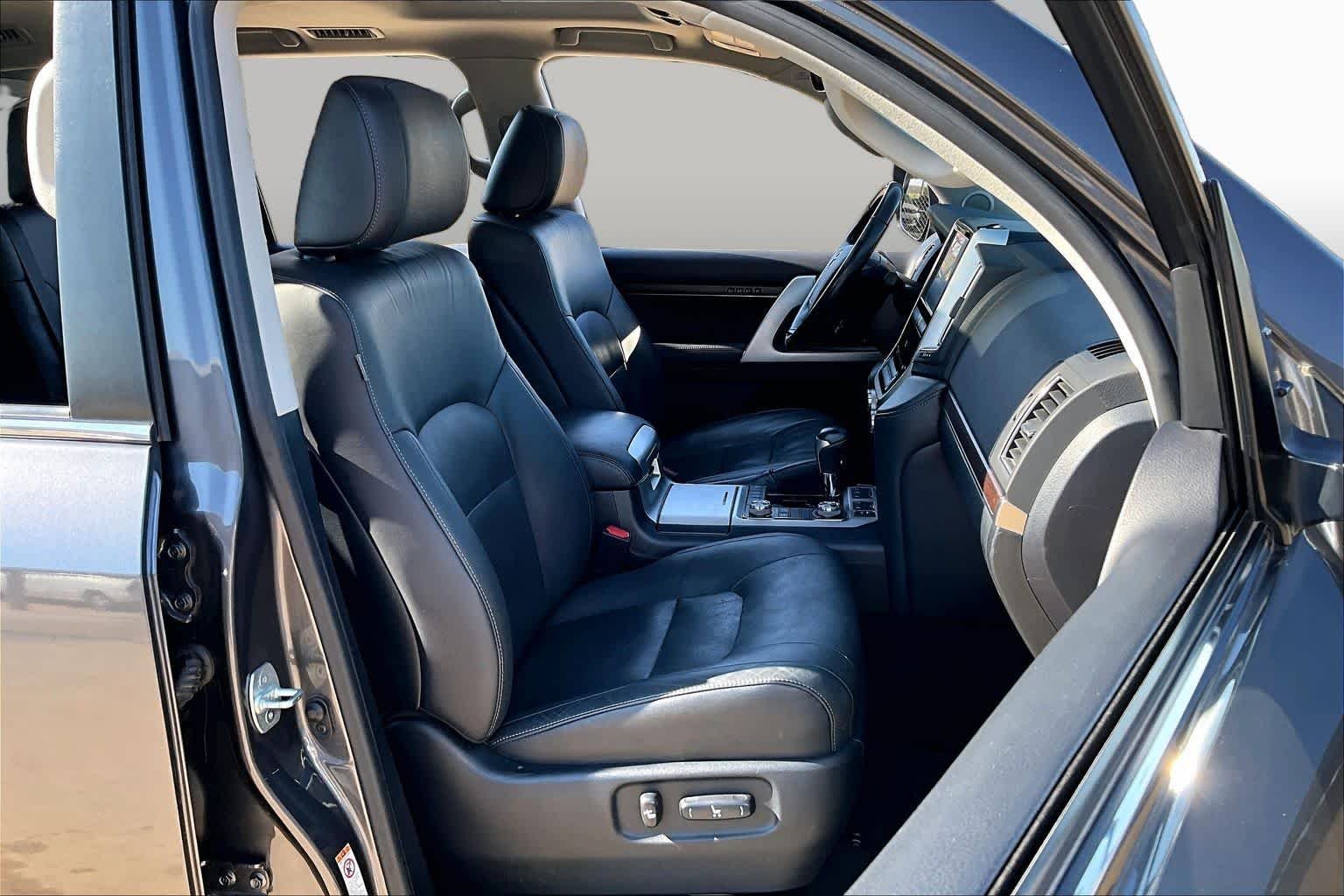 Used 2019 Magnetic Gray Metallic Toyota  image 8
