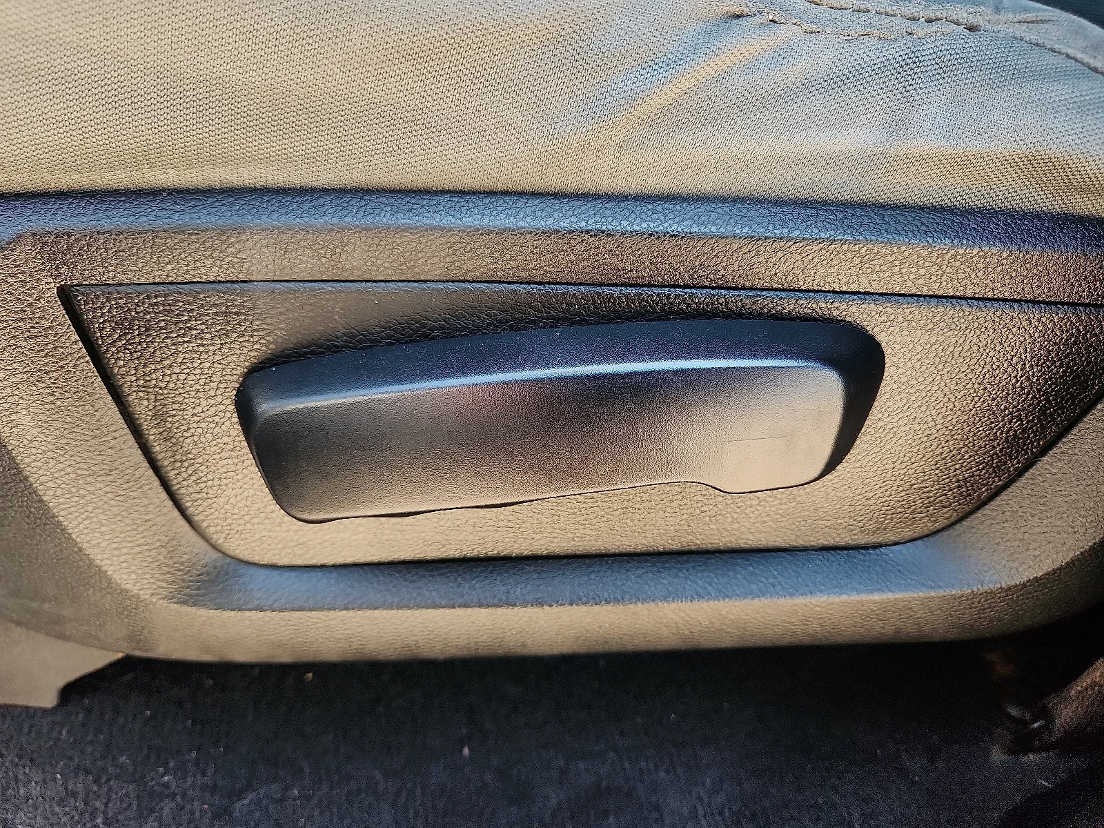 Used 2018 Gray Ram SLT image 16