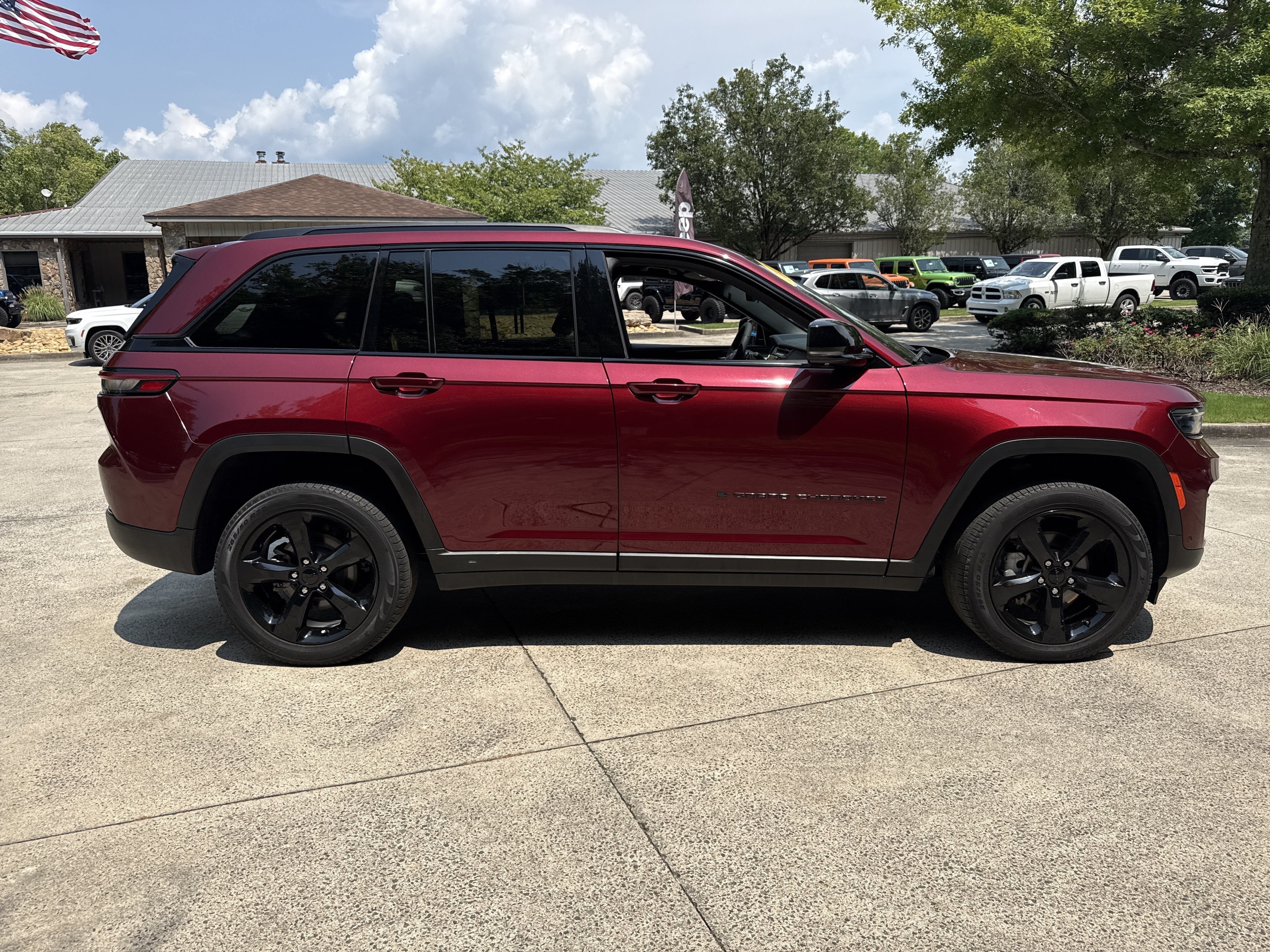 Used 2023 Velvet Red Pearlcoat Jeep Limited image 8