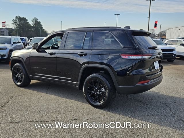 New 2026 Diamond Black Crystal Pearl-Coat Exterior Paint Jeep Altitude image 8
