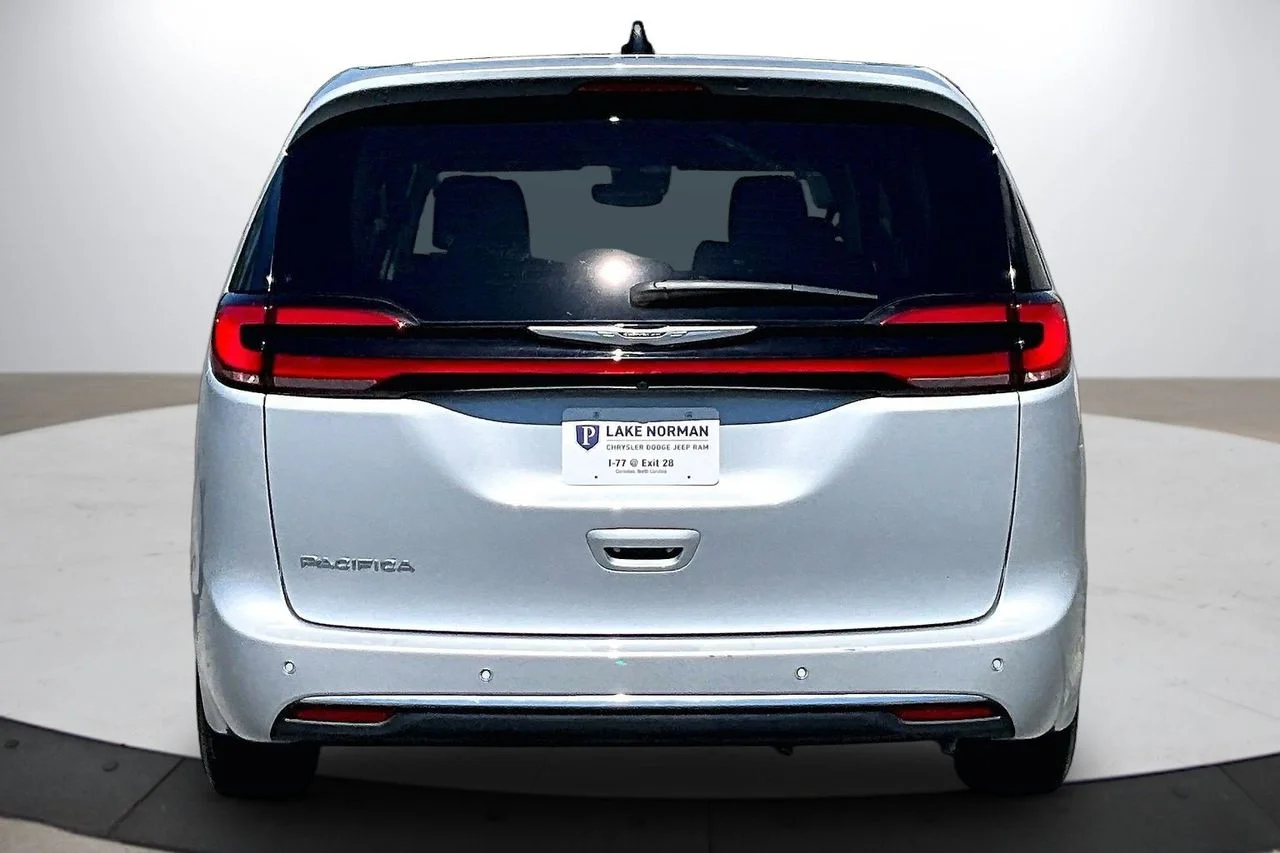 Used 2024 Silver Chrysler Touring L image 8