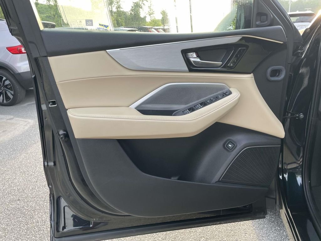 Used 2025 Black Acura w/Technology Package image 5