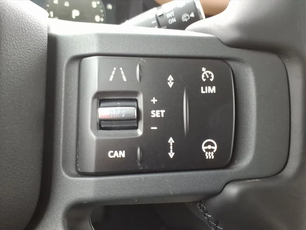New 2026 Fuji White LAND ROVER X-Dynamic SE image 13