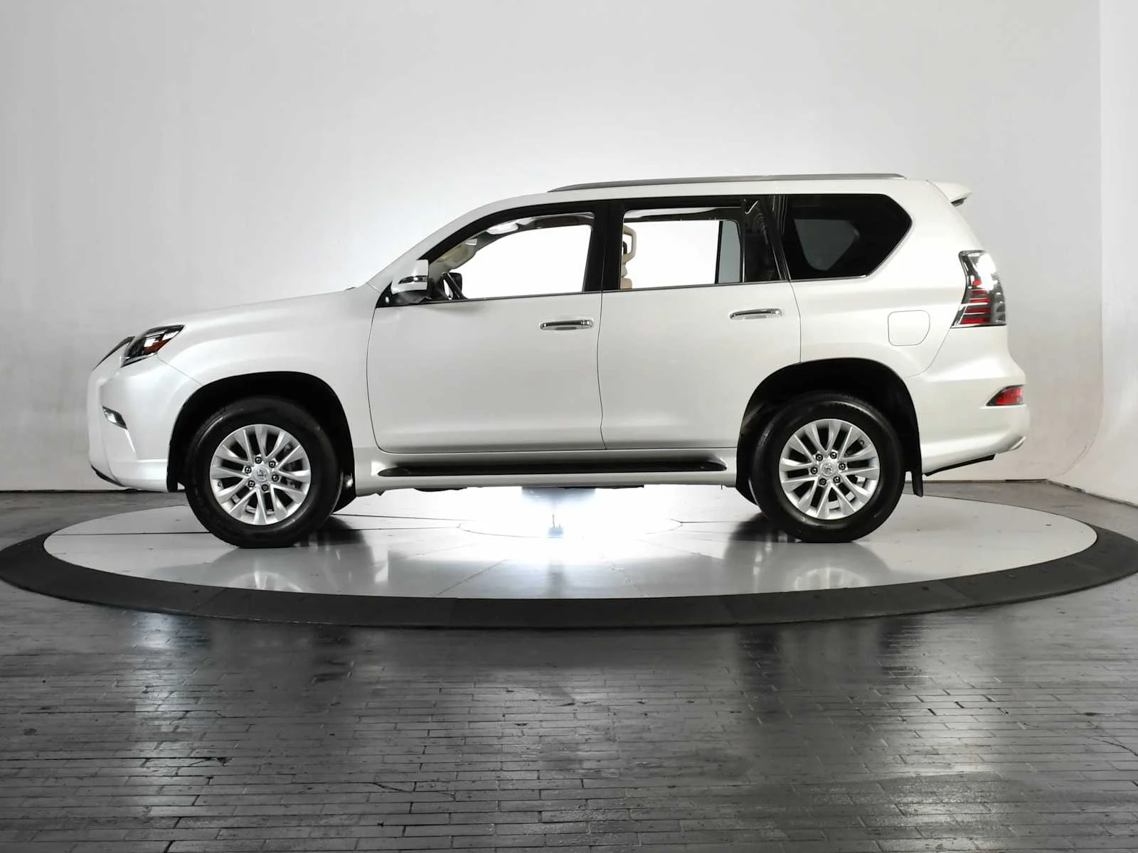 Certified Used 2023 Eminent White Pearl Lexus Premium image 2