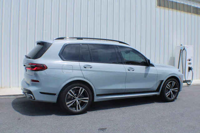 Used 2023 Brooklyn Grey Metallic BMW xDrive40i image 2
