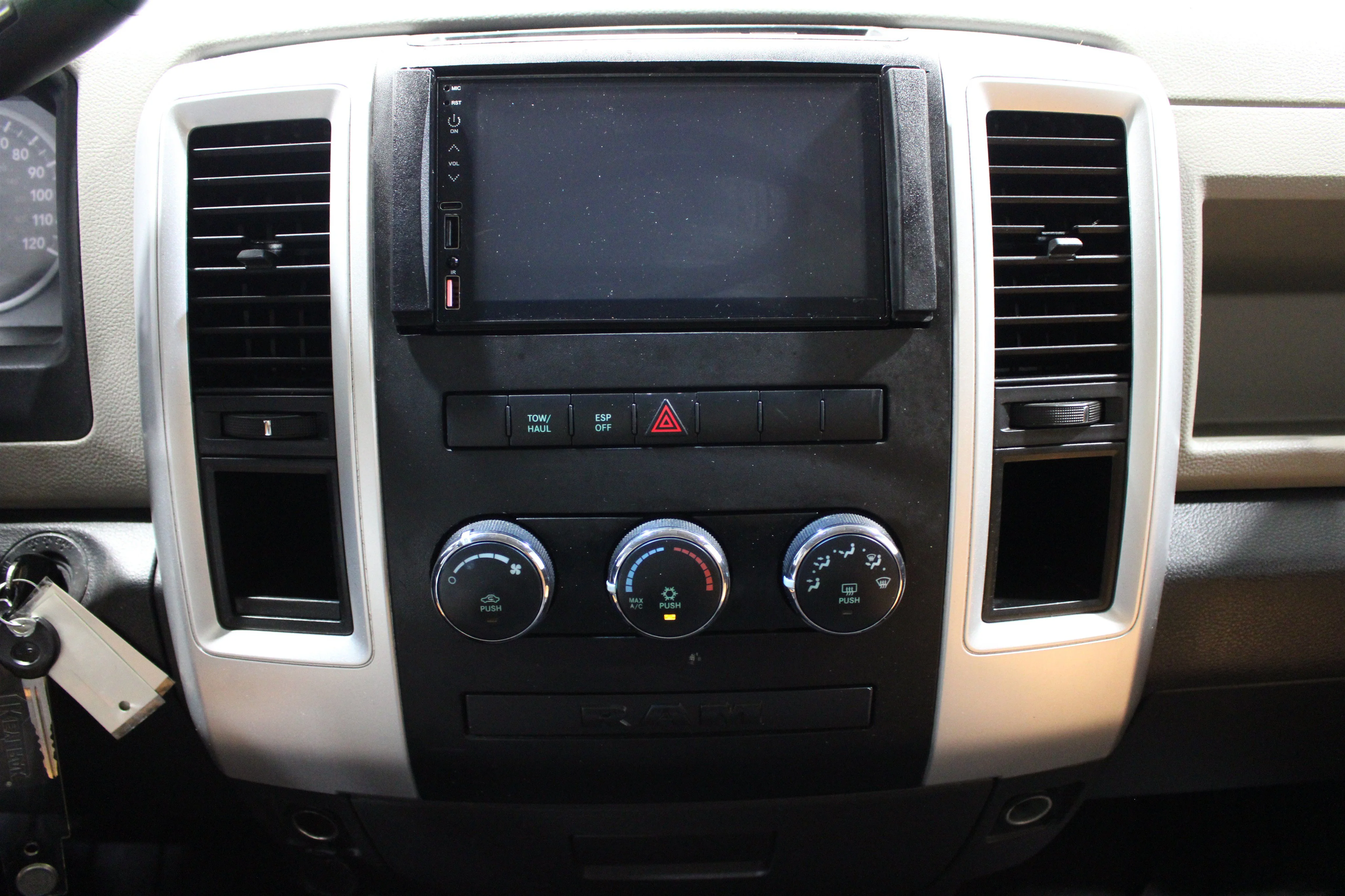 2009 Dodge Ram 1500 Pickup ST - Photo 10