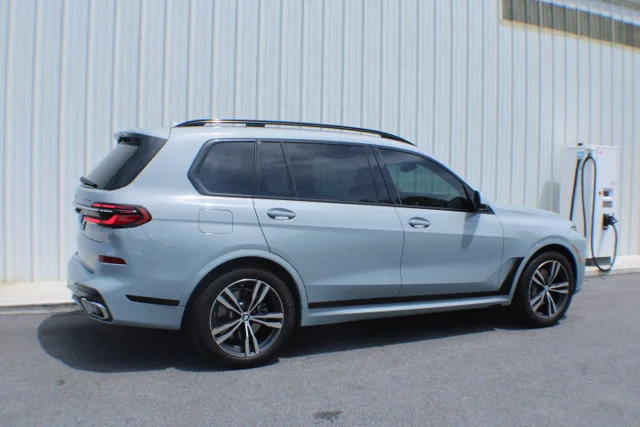 Used 2023 Brooklyn Grey Metallic BMW xDrive40i image 2