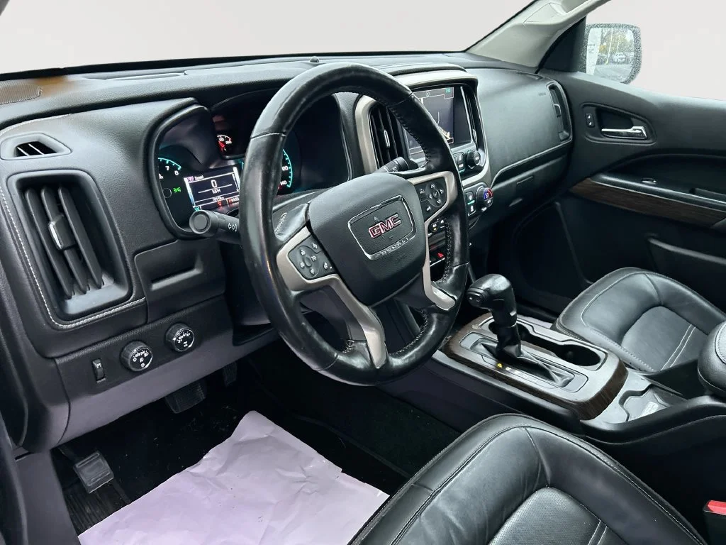 Used 2018 ONYX BLACK GMC 4WD Denali image 13