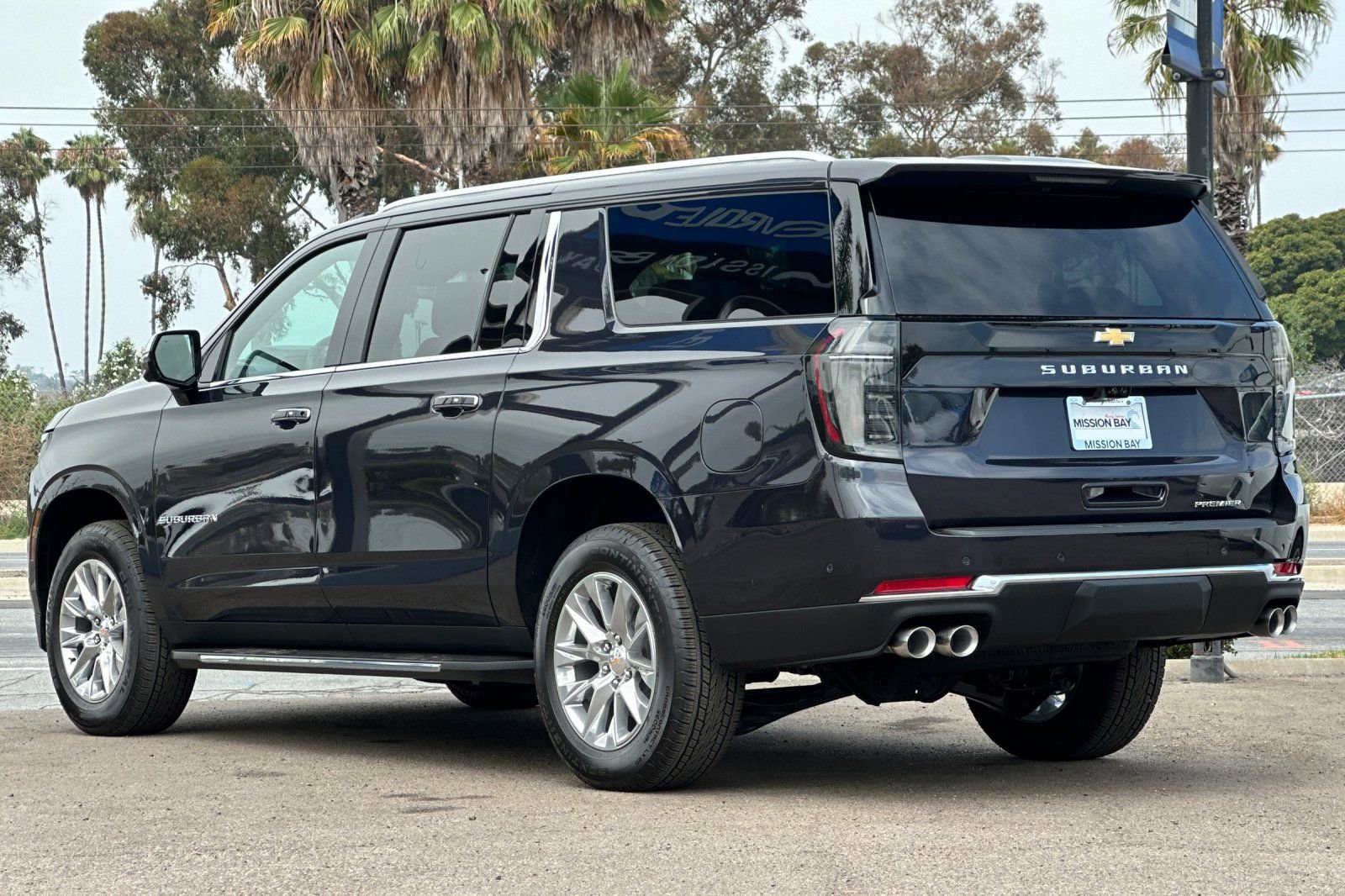 2025 Chevrolet Suburban Premier - Photo 6