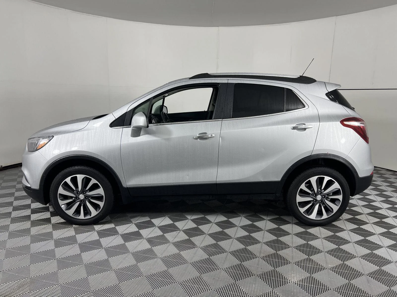 Used 2022 Quicksilver Metallic Buick Preferred image 7