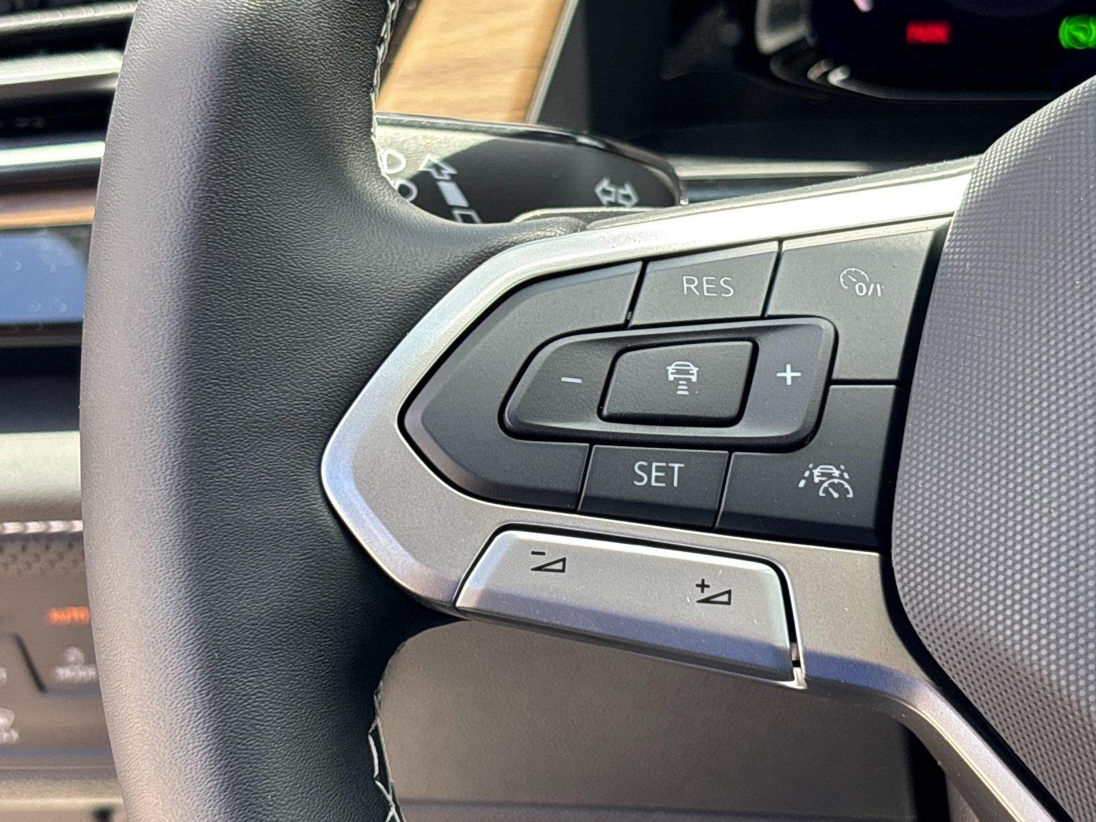 New 2026 pure gray Volkswagen 2.0T SE w/Technology image 19