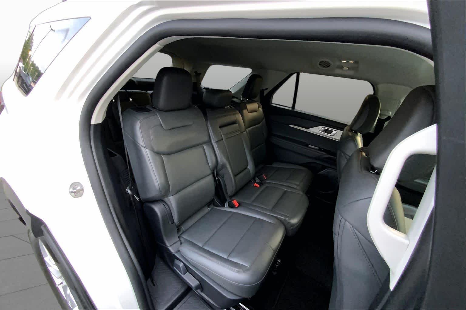 Used 2025 Star White Metallic Tri-Coat Ford Active image 19