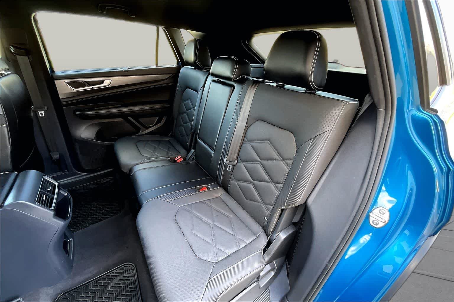 Used 2024 Kingfisher Blue Metallic Volkswagen 2.0T SE w/Technology image 21