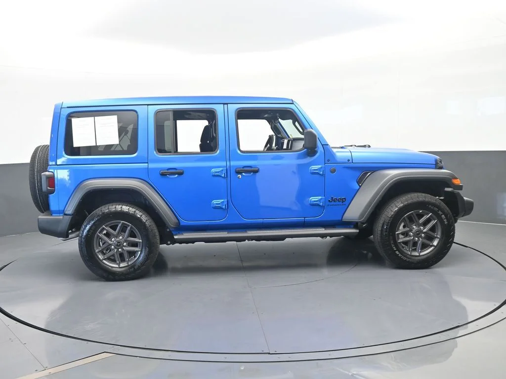 Used 2025 Hydro Blue Pearl Coat Jeep Sport S image 7
