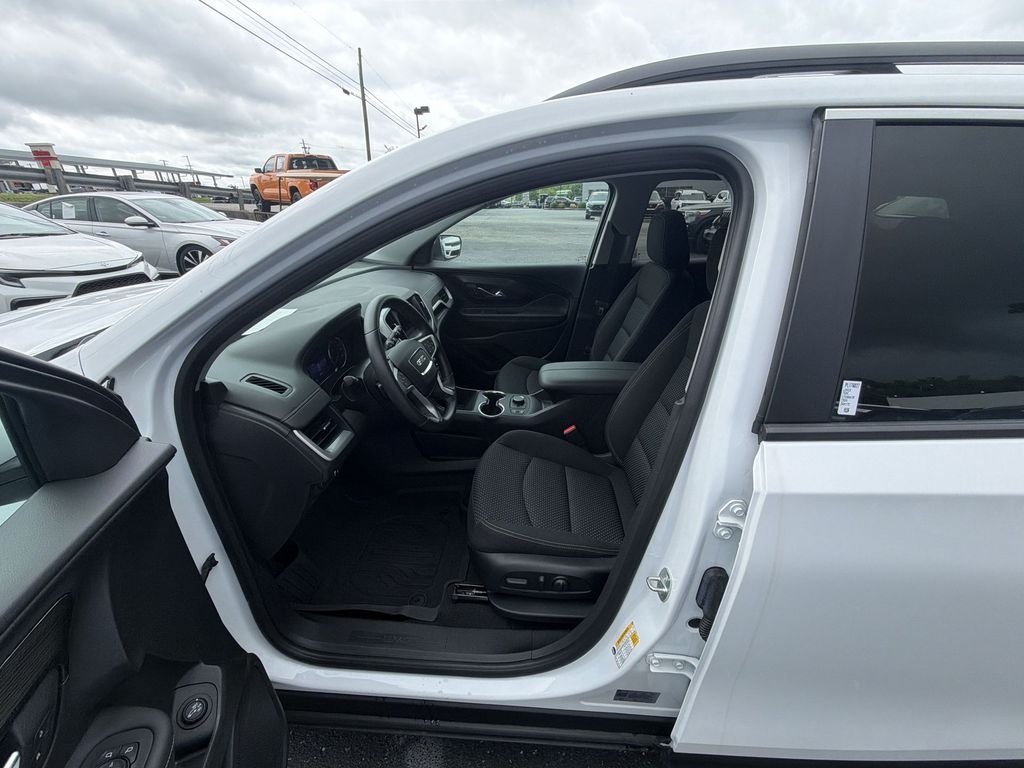 Used 2023 White GMC SLE image 11