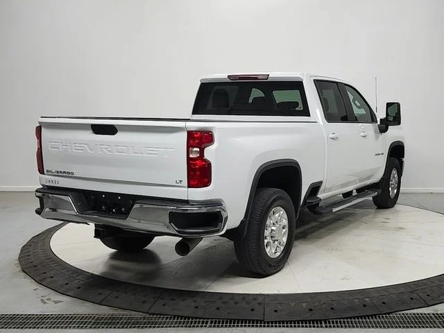 Used 2025 White Chevrolet LT image 7