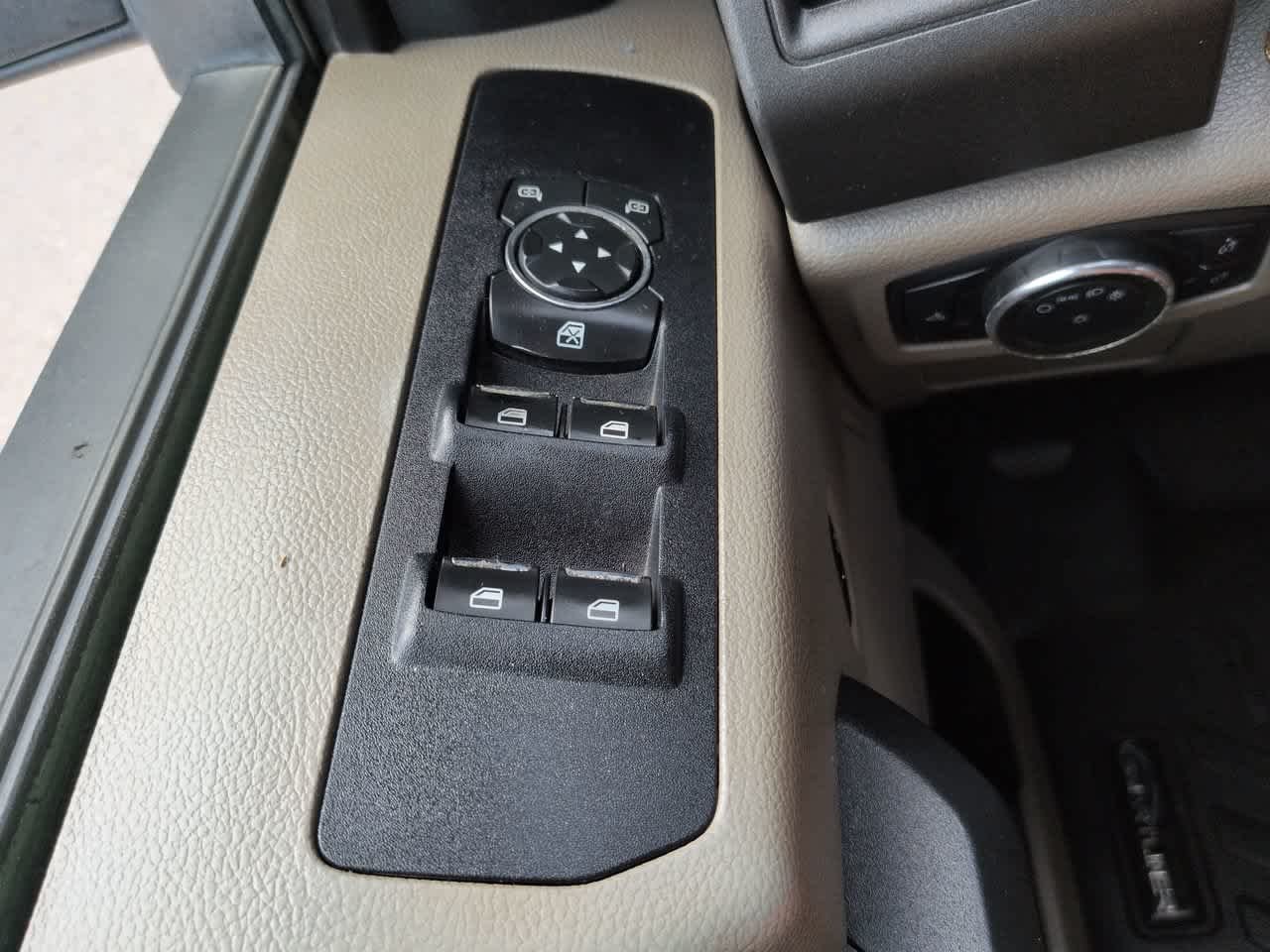 Used 2019 Oxford White Ford XL image 22