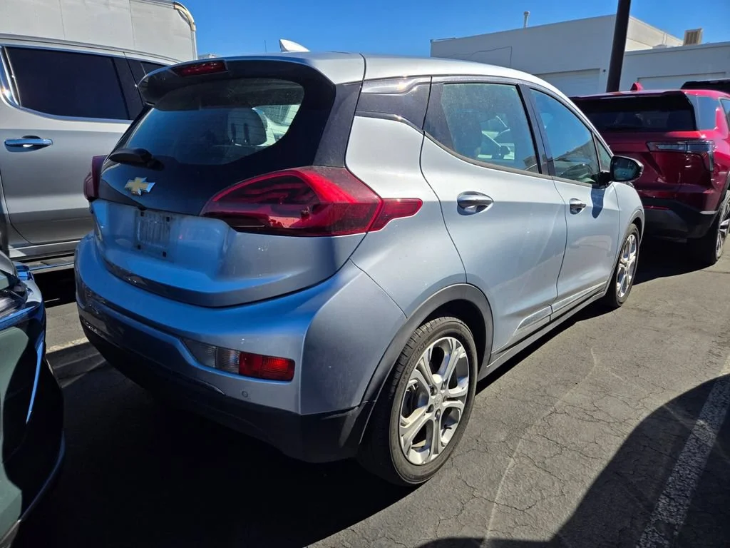 Used 2018 (Includes (TUS) Black grille.) Chevrolet LT image 2