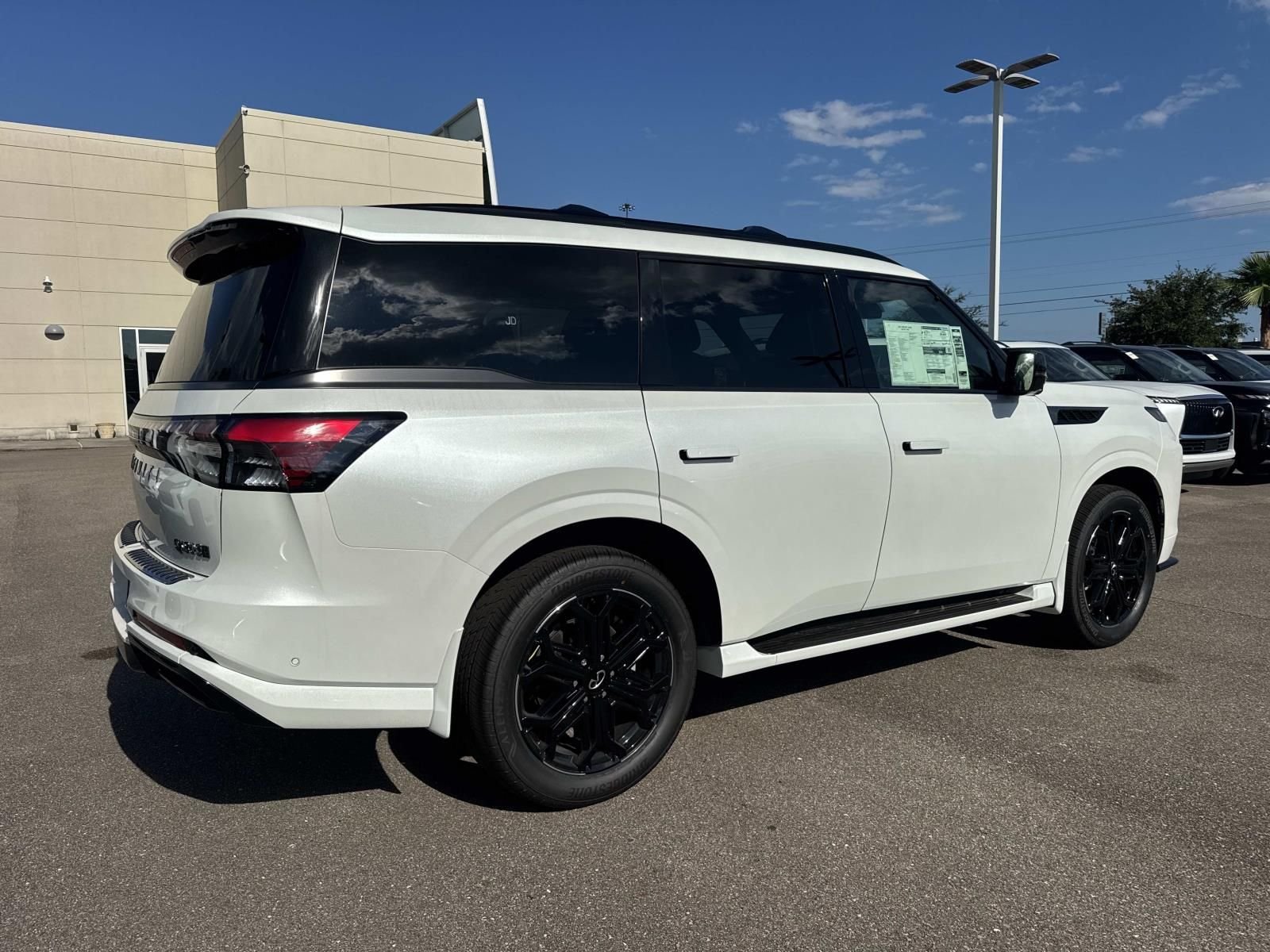 New 2027 RADIANT WHITE INFINITI Sport 4WD image 4